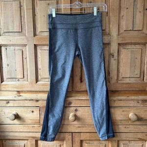 Lululemon Athletic Womens Size 4 Gray Black‎ Cropped Leggings Gym Workout Sporty